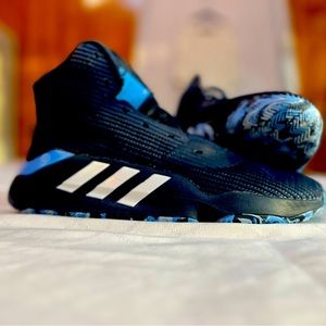 Men or Women’s basketball shoes.